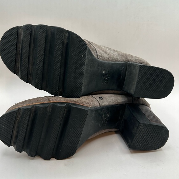 Sorel Addington Waterproof Chelsea Heeled Bootie Gray Leather and Suede size 9 - Picture 10 of 11